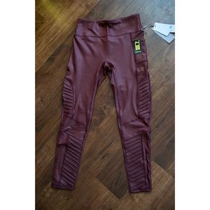 NWT Burgundy Metallic Exercise Leggings (Size/M)